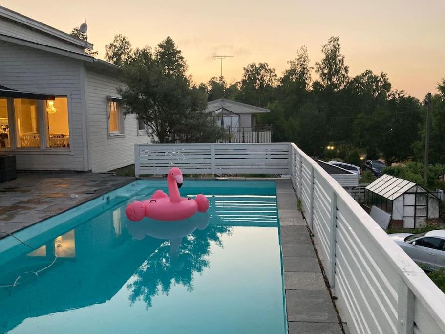 تروسا Villa Med Pool Och Bara 600M Till Havet! المظهر الخارجي الصورة