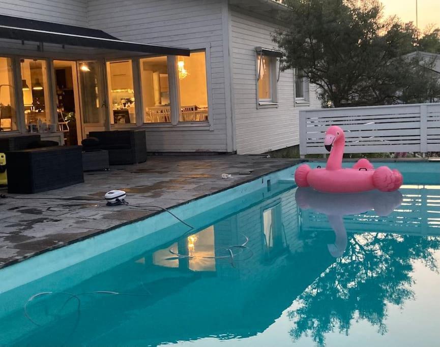 تروسا Villa Med Pool Och Bara 600M Till Havet! المظهر الخارجي الصورة